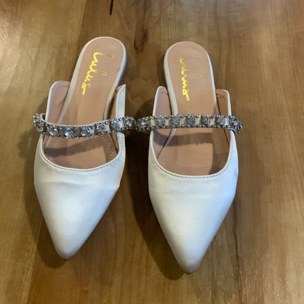 Lulus pointed toe flats with jewels